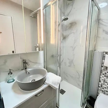 Antoinette Apartment